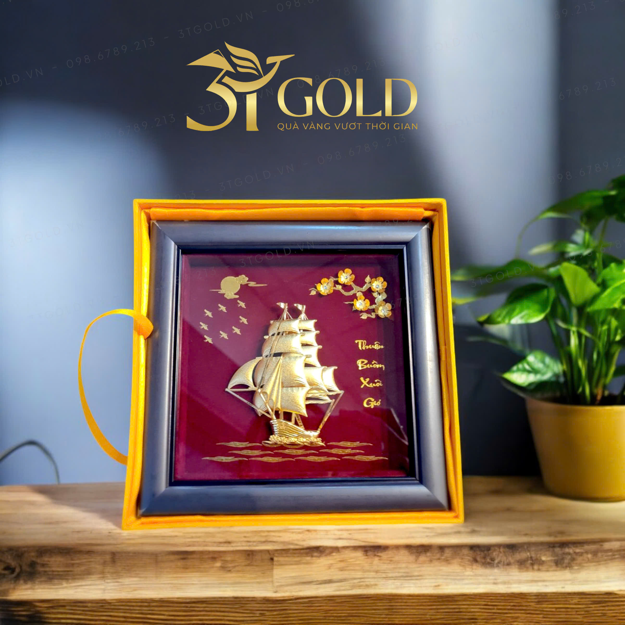 Tranh thuyền buồm hoa mai nền đỏ dát vàng 24k (20x20cm) - Ảnh 4